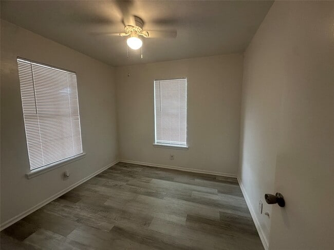 Building Photo - 515 Margil St