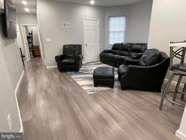 Foto del edificio - 250 W Bridge St