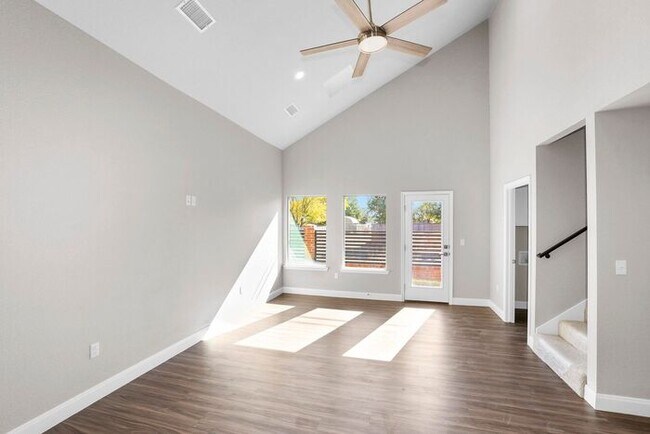 Foto del edificio - 7628 Woodford Ave