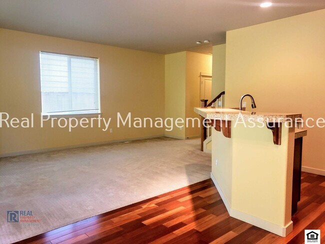 Building Photo - Tranquil 3BR/2.5BA Home on a low-traffic d...