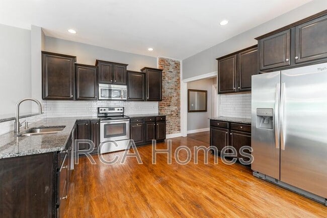 Building Photo - 613 E New York St