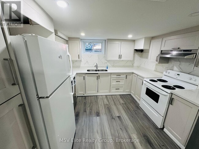 Building Photo - 24 Manor Rd