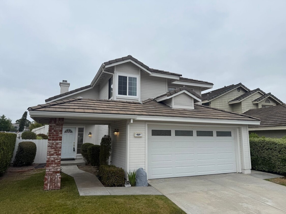 Primary Photo - Beautiful 4B/2.5BA home in Carmel Mountain...