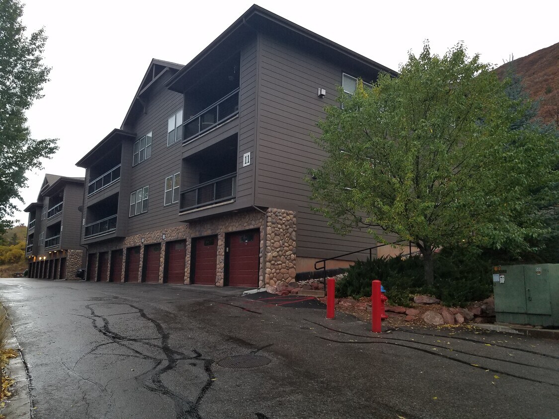 Foto principal - 2701 Midland Avenue