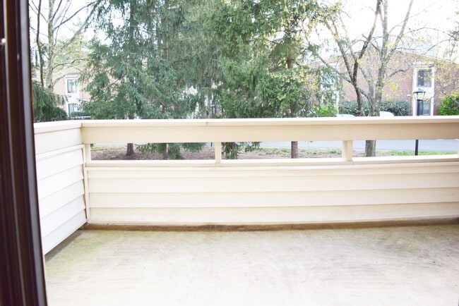 Foto del edificio - 9745 Lake Shore Dr