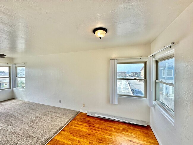 Building Photo - Ocean View Home with Garage--Half a Block ...