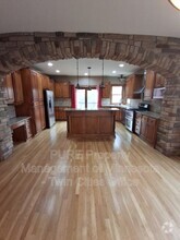Building Photo - 904 Ridgecrest Dr