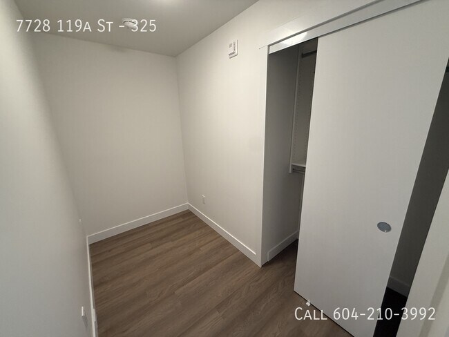 Photo du bâtiment - Bright 2 Bed Plus Junior Bedroom Condo