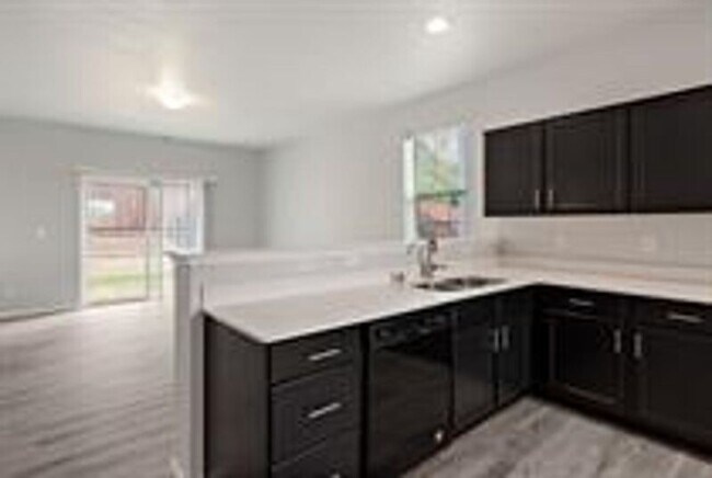 Building Photo - 16907 91st Dr NE