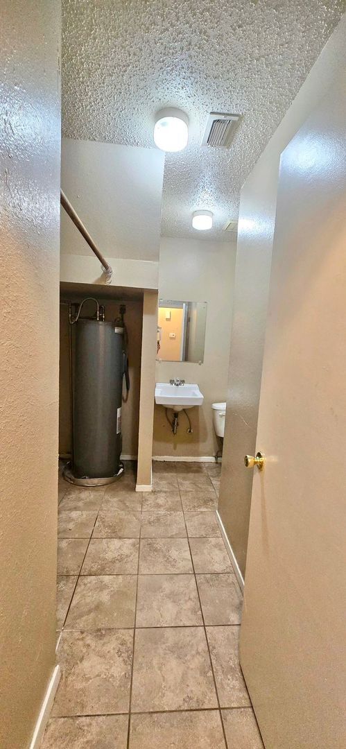 Building Photo - Tammy Lynn Dr Duplex