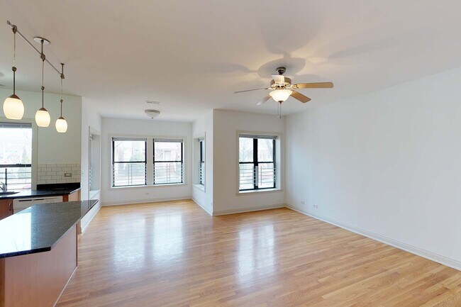 Comedor/Sala de estar - 5400-5408 S. Ingleside Avenue