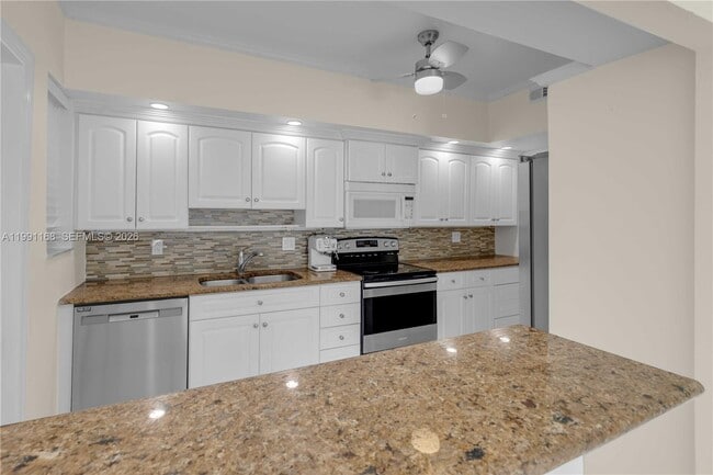 Building Photo - 462 Golden Isles Dr