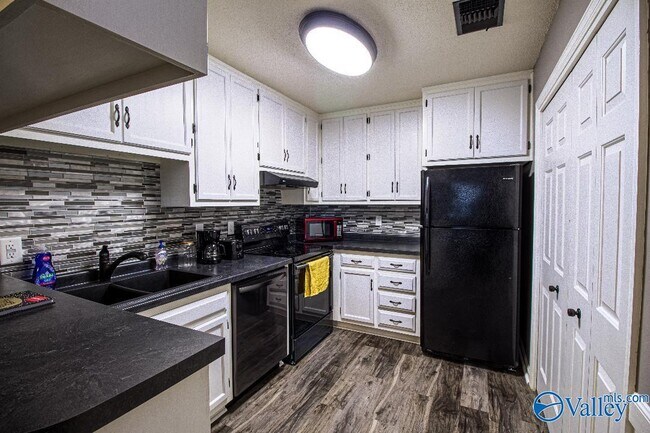 Building Photo - 2126 Belle Grove Dr SW