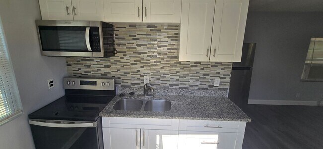 Foto del edificio - 3832 46th Ave N