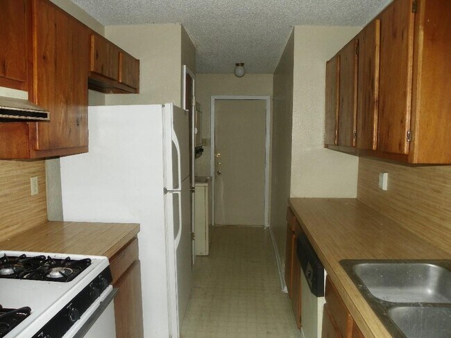 Foto del edificio - 4402 Limewood Ct