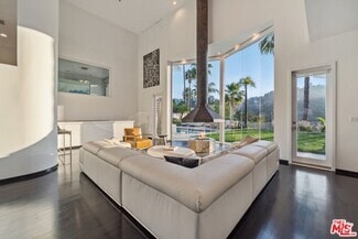 Building Photo - 2029 Mt Olympus Dr