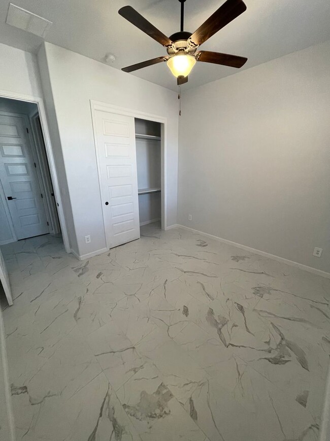 Building Photo - **Move in special $400.00 off first months...