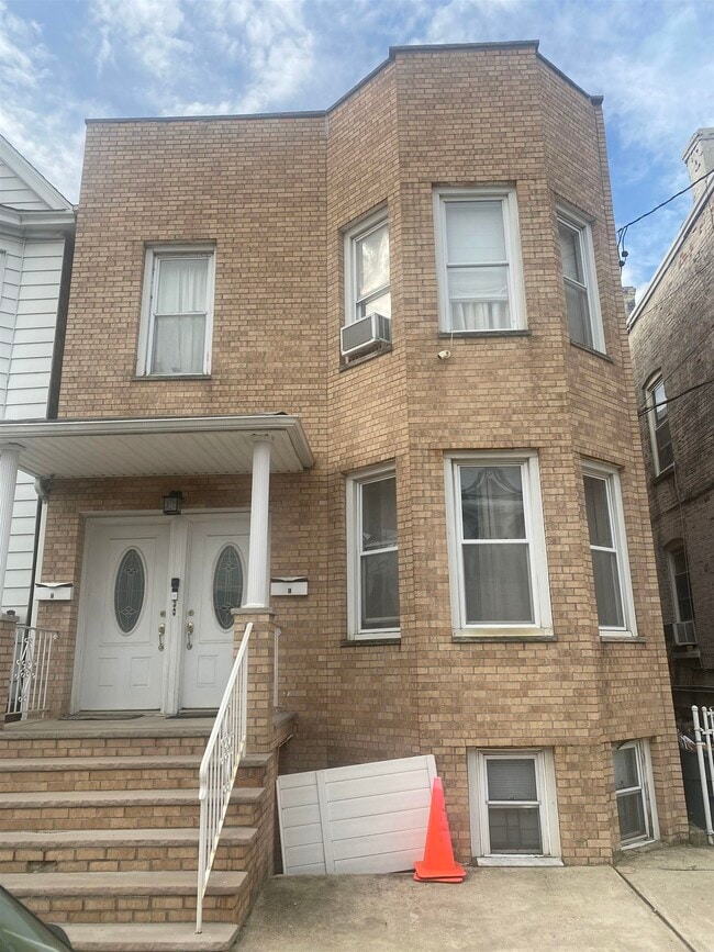 Building Photo - 122 W 20th St