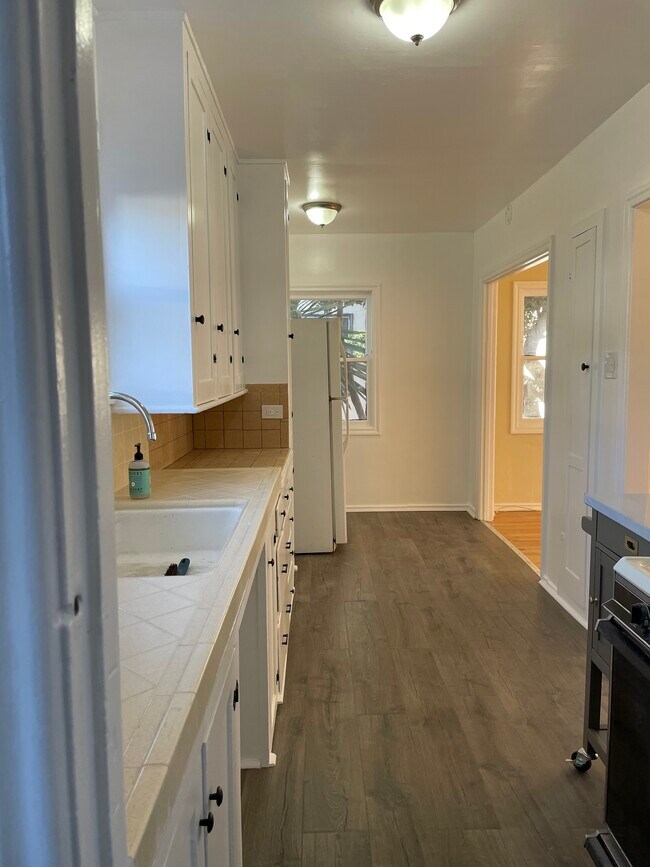 kitchen 1 - 5075 Glen Iris Ave