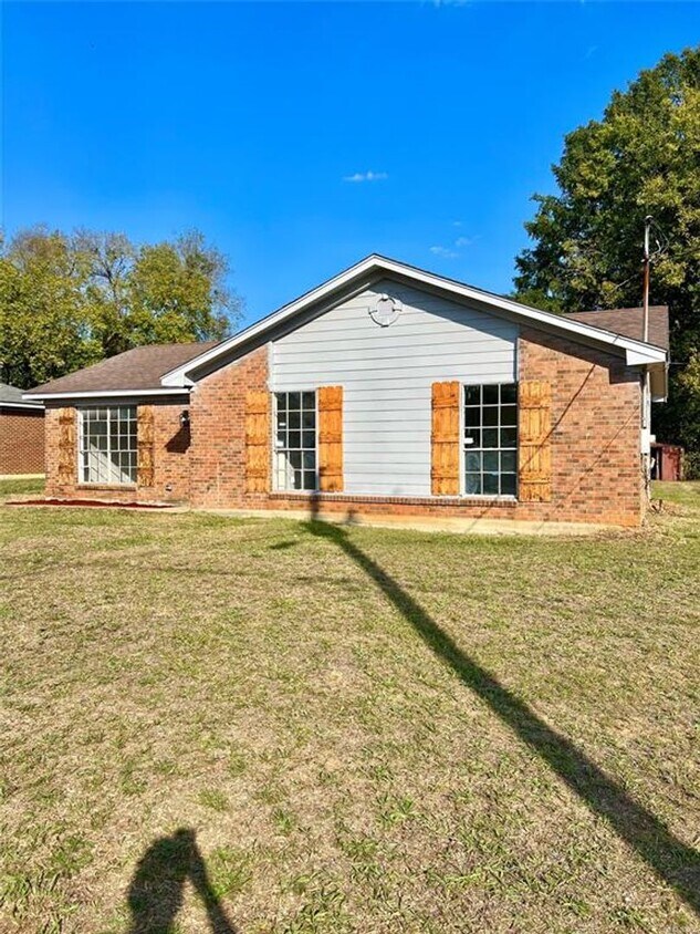 Foto principal - Freshly renovated 3-bedroom