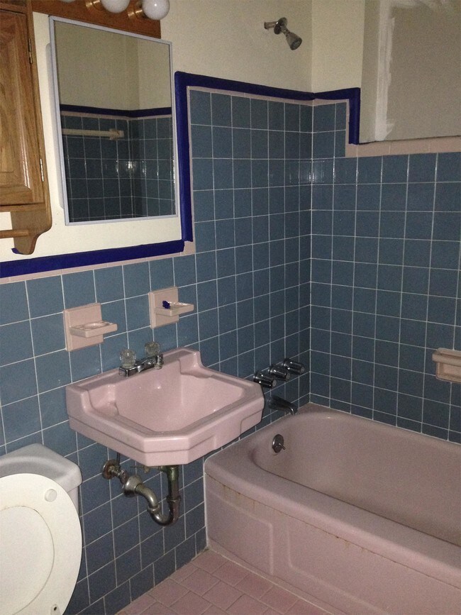 Foto del edificio - 2327 NE 18th Ave