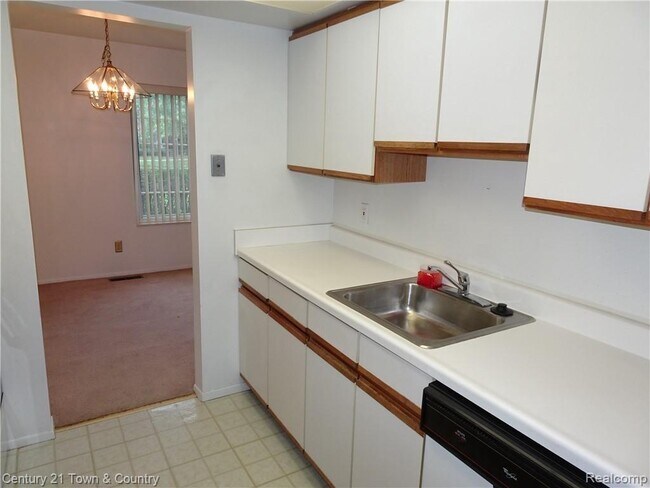Foto del edificio - 766 E Fox Hills Dr