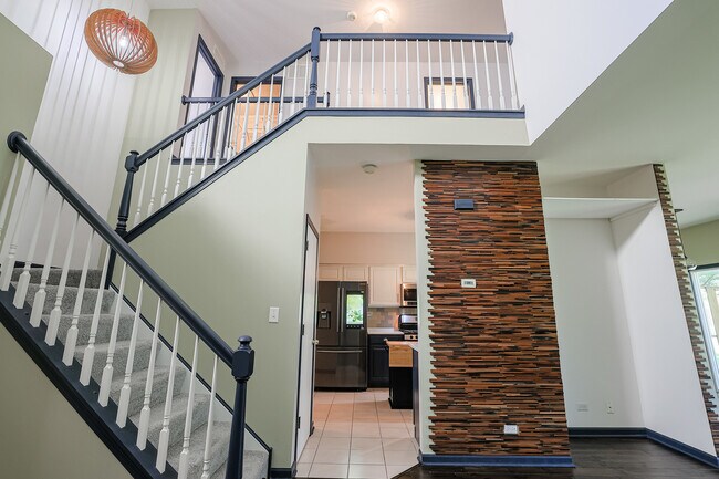 Building Photo - 983 Park Hill Cir