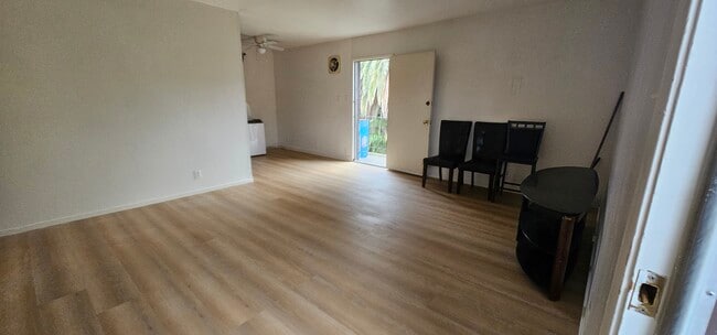 Foto del edificio - 411 E Santa Fe Ave