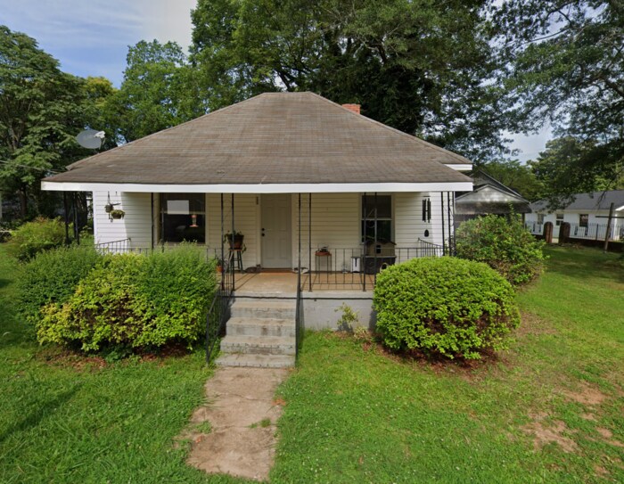Foto principal - The 2 Bed 1 Bath Dream Home Of Greenville,SC