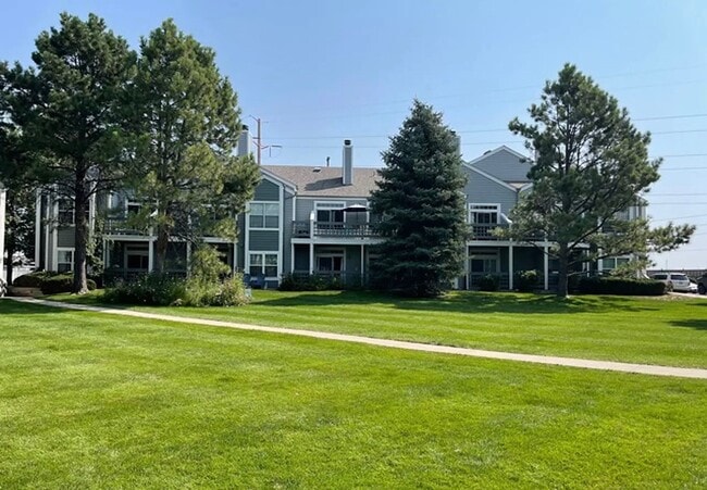 Foto del edificio - 7466 Singing Hills Dr