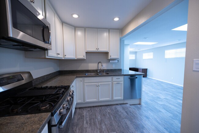 Foto del edificio - 3505 Idlewild Way