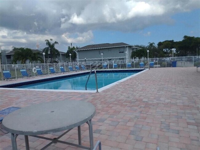 Foto del edificio - 448 NE 210th Cir Terrace