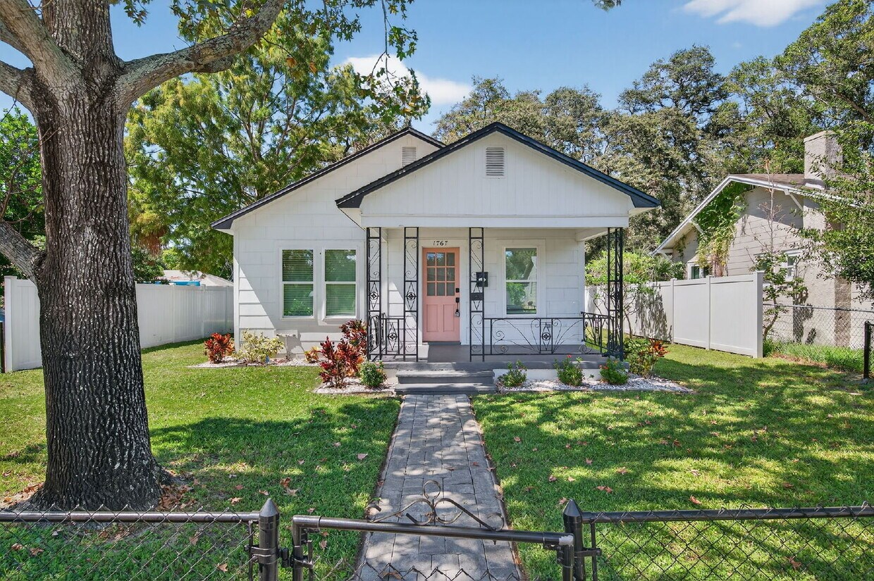 Foto principal - Fully Renovated 3 bedroom St. Pete Home | ...