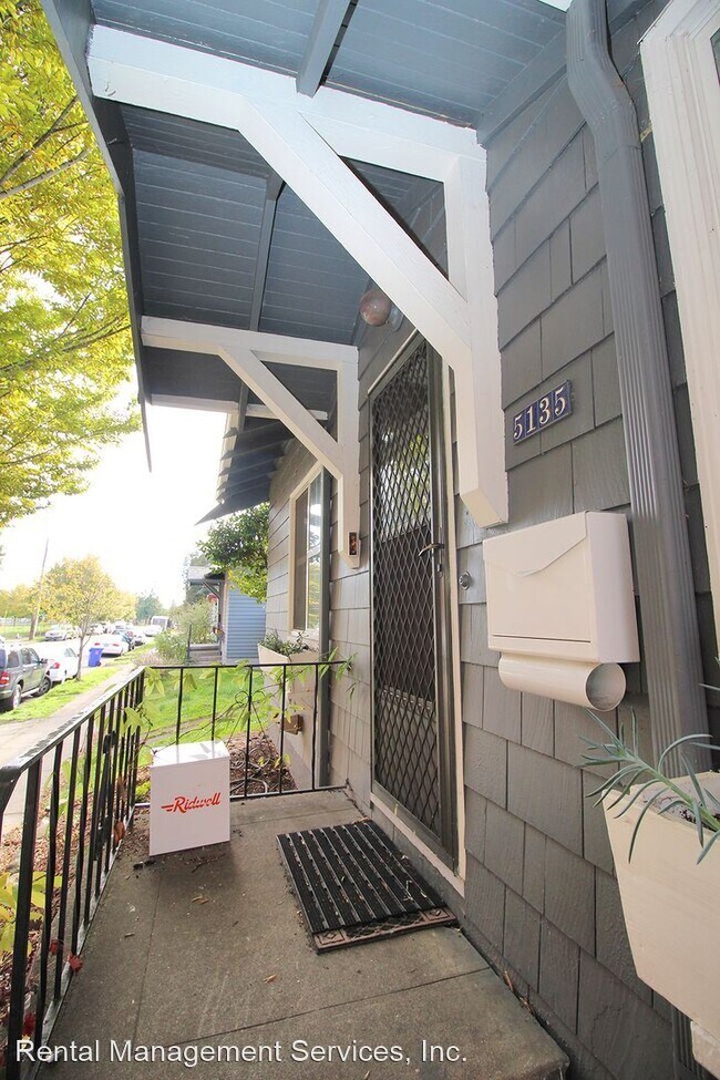 Building Photo - 2 br, 1 bath House - 5135 N Kerby Ave