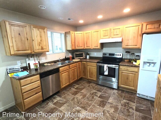 Building Photo - 4 br, 2.5 bath House - 2005 S 750 E
