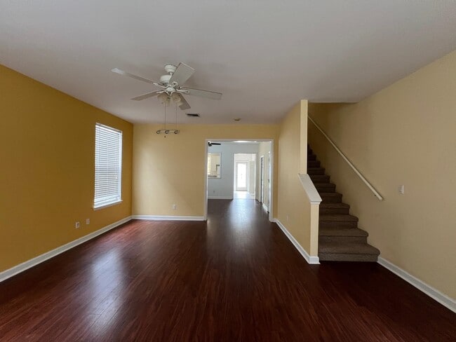 Foto del edificio - 3687 Longfellow Rd