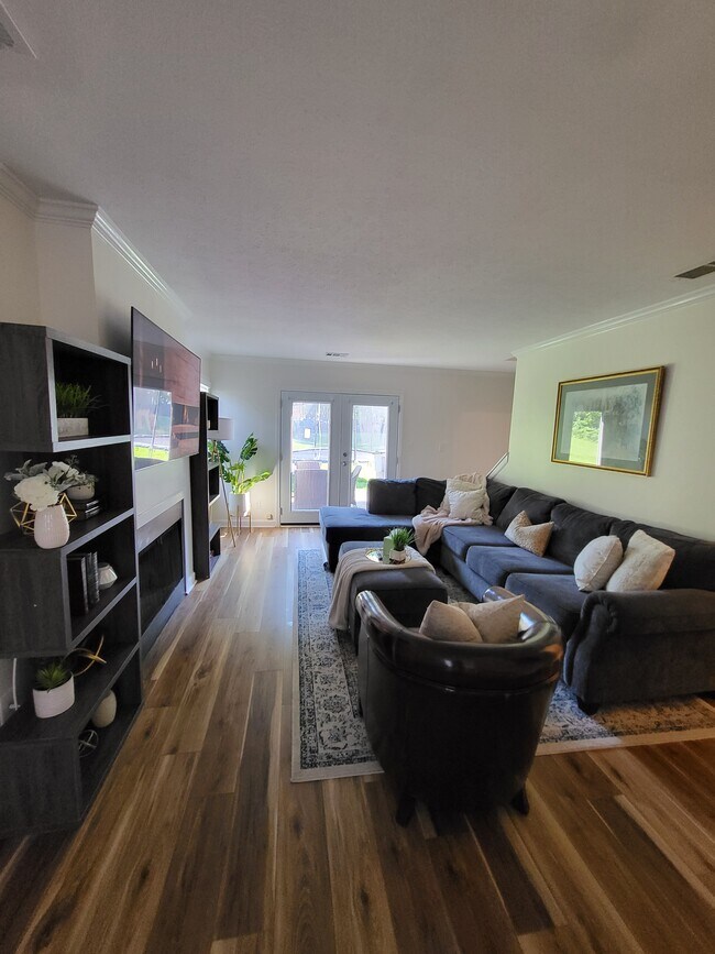 Foto del edificio - 821 Selwyn Oaks Ct