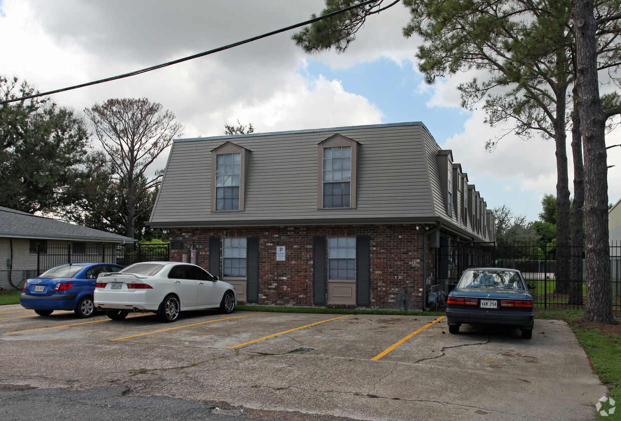 Building Photo - 410 27th St