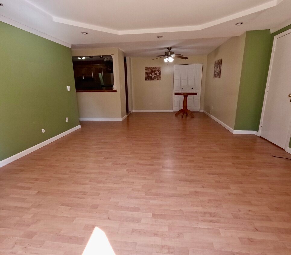 Primary Photo - 440 North Ave