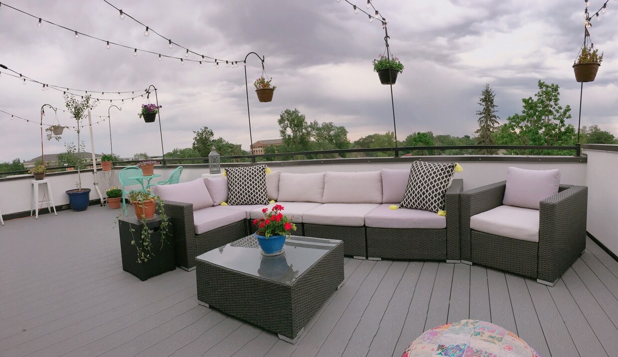 Giant Rooftop Patio - 4960 Lowell Blvd