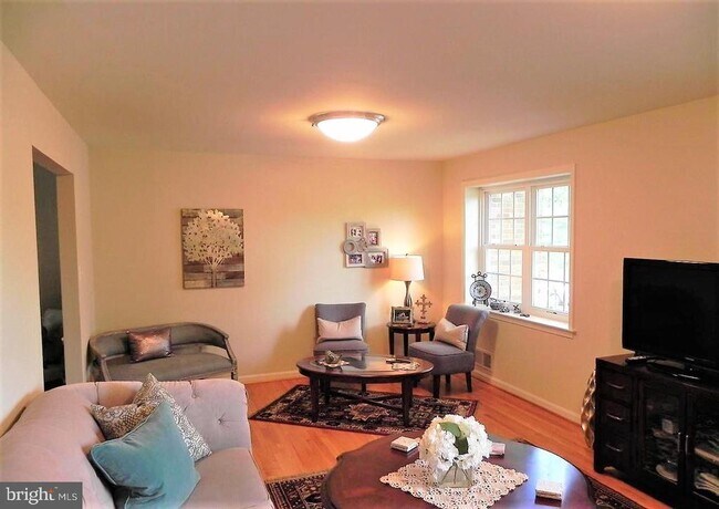Foto del edificio - 2305 McGregor Ct