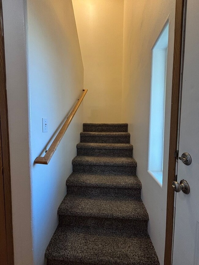 Building Photo - Townhouse/Duplex for Rent!