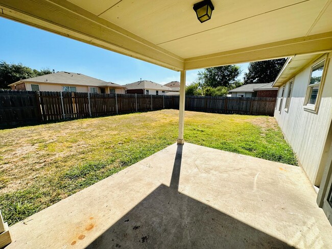 Foto del edificio - Check out this SWEET 4 bed/2 bath home!