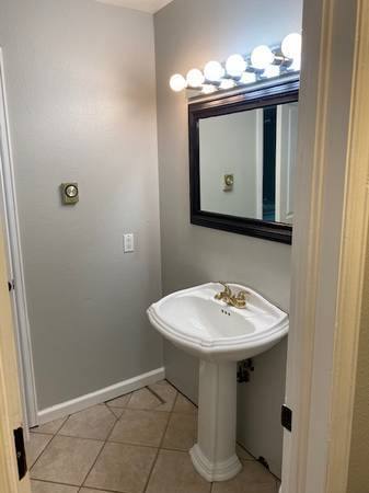 Baño - 5213 Griffith Dr