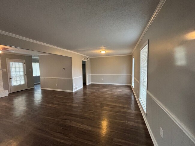 Foto del edificio - 1468 Mullins Station Rd