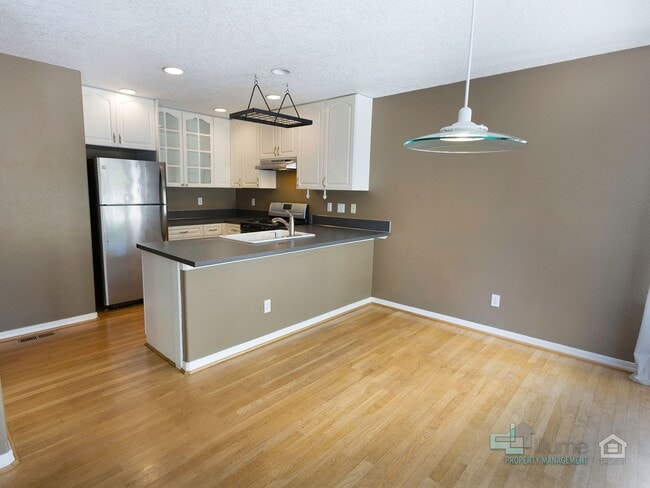 West Linn Single Family 3 Bd/2.5 Bth w/ Basement/Bonus Room. - West Linn Single Family 3 Bd/2.5 Bth w/ Basement/Bonus Room. House