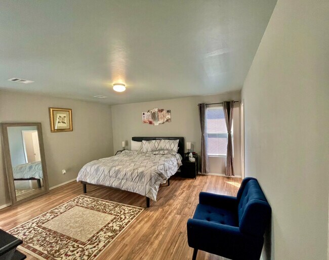 Master bedroom - 8104 NW 74th Ter