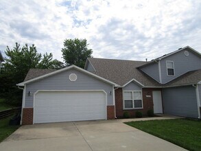 Building Photo - 5004-5006-5006 Betty Jean Way
