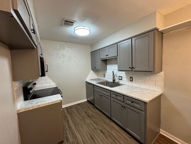 Building Photo - 257 Brettwood Dr