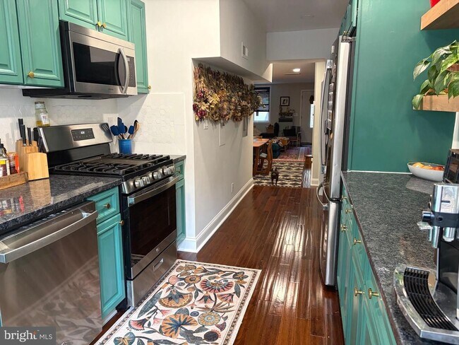 Foto del edificio - Beautifully renovated 3-bedroom, 2-bathroom home in the highly sought-after Canton/Fells Point ne...